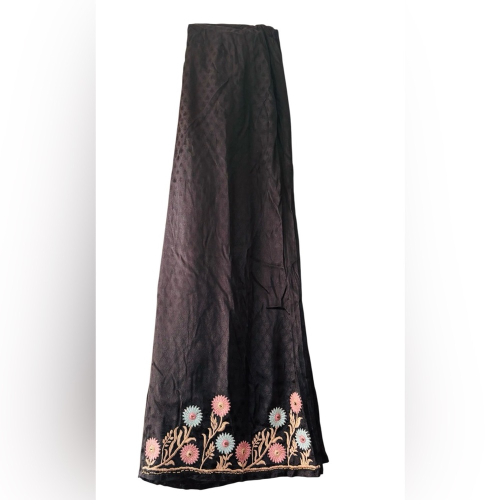 Nekane/NKN  Black Wide-Leg Pants with Embroidered Floral Hem. Medium - Picture 2 of 9